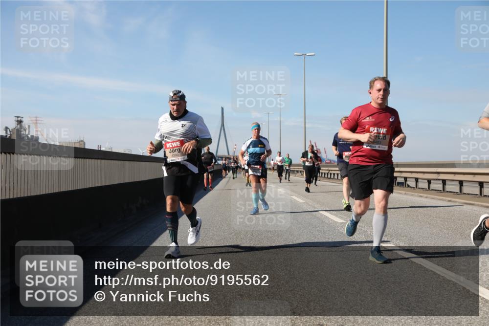 03.10.2025 - Köhlbrandbrückenlauf Yannick Fuchs http://msf.ph/oto/9195562 03.10.2025 12:00:03 Position 3 4393, 5483 meine-sportfotos.de