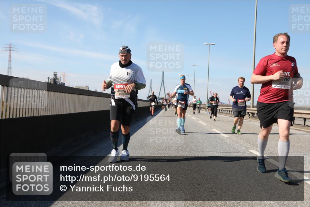 03.10.2025 - Köhlbrandbrückenlauf Yannick Fuchs http://msf.ph/oto/9195564 03.10.2025 12:00:03 Position 3 4393, 5483 meine-sportfotos.de