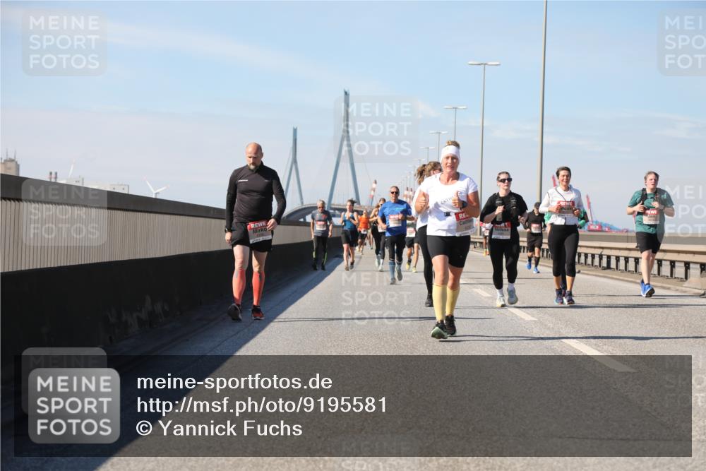 03.10.2025 - Köhlbrandbrückenlauf Yannick Fuchs http://msf.ph/oto/9195581 03.10.2025 12:00:09 Position 3  meine-sportfotos.de