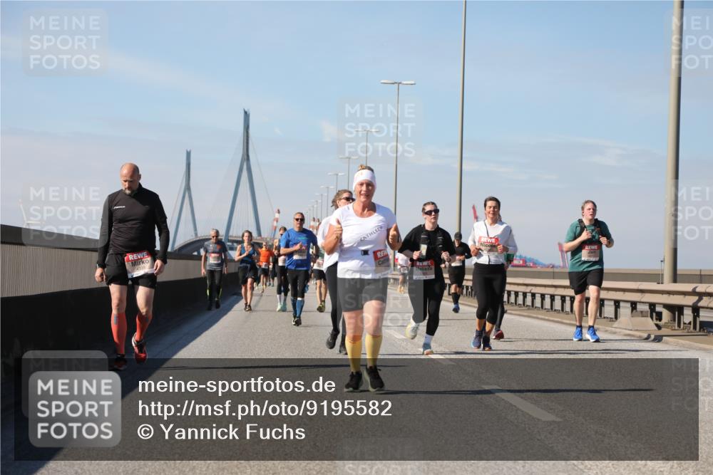 03.10.2025 - Köhlbrandbrückenlauf Yannick Fuchs http://msf.ph/oto/9195582 03.10.2025 12:00:09 Position 3 4339 meine-sportfotos.de