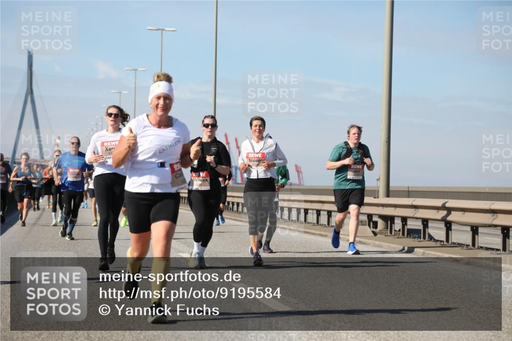 03.10.2025 - Köhlbrandbrückenlauf Yannick Fuchs http://msf.ph/oto/9195584 03.10.2025 12:00:10 Position 3 57 meine-sportfotos.de