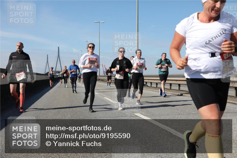 03.10.2025 - Köhlbrandbrückenlauf Yannick Fuchs http://msf.ph/oto/9195590 03.10.2025 12:00:12 Position 3  meine-sportfotos.de