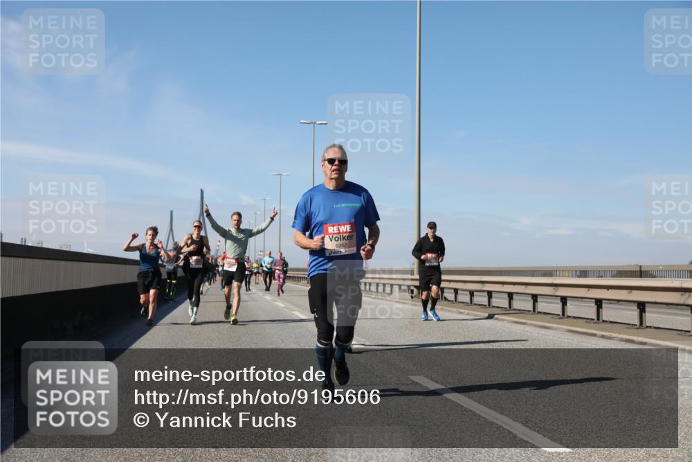 03.10.2025 - Köhlbrandbrückenlauf Yannick Fuchs http://msf.ph/oto/9195606 03.10.2025 12:00:16 Position 3 6262 meine-sportfotos.de