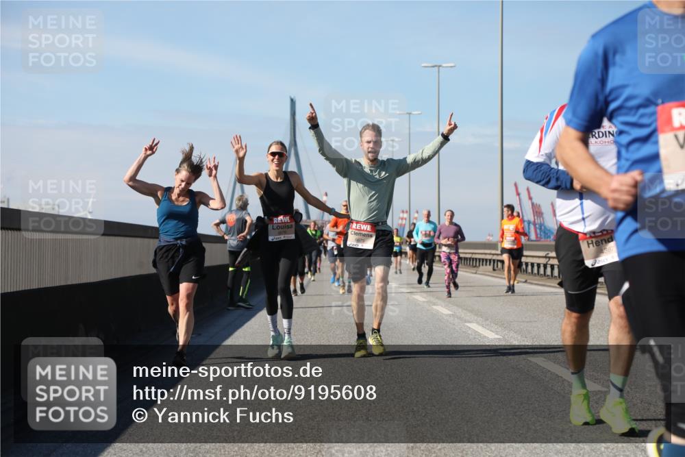 03.10.2025 - Köhlbrandbrückenlauf Yannick Fuchs http://msf.ph/oto/9195608 03.10.2025 12:00:17 Position 3 6675, 4367 meine-sportfotos.de