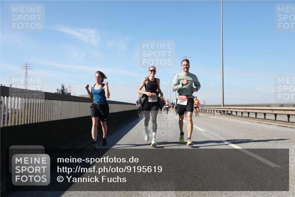 03.10.2025 - Köhlbrandbrückenlauf Yannick Fuchs http://msf.ph/oto/9195619 03.10.2025 12:00:19 Position 3 6675 meine-sportfotos.de