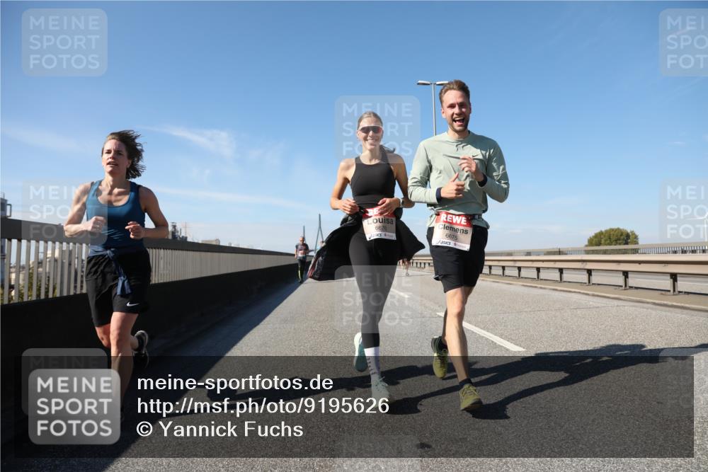 03.10.2025 - Köhlbrandbrückenlauf Yannick Fuchs http://msf.ph/oto/9195626 03.10.2025 12:00:21 Position 3 6676, 6675 meine-sportfotos.de