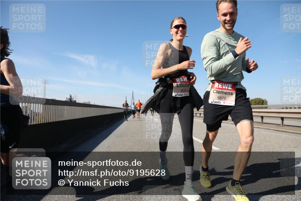 03.10.2025 - Köhlbrandbrückenlauf Yannick Fuchs http://msf.ph/oto/9195628 03.10.2025 12:00:21 Position 3 6676, 6675 meine-sportfotos.de