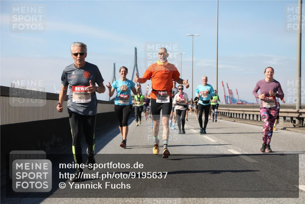 03.10.2025 - Köhlbrandbrückenlauf Yannick Fuchs http://msf.ph/oto/9195637 03.10.2025 12:00:23 Position 3 5672, 6620 meine-sportfotos.de