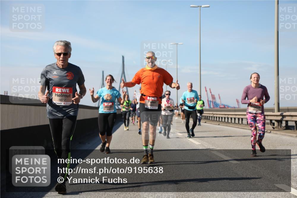 03.10.2025 - Köhlbrandbrückenlauf Yannick Fuchs http://msf.ph/oto/9195638 03.10.2025 12:00:24 Position 3 5850, 5672, 6620 meine-sportfotos.de
