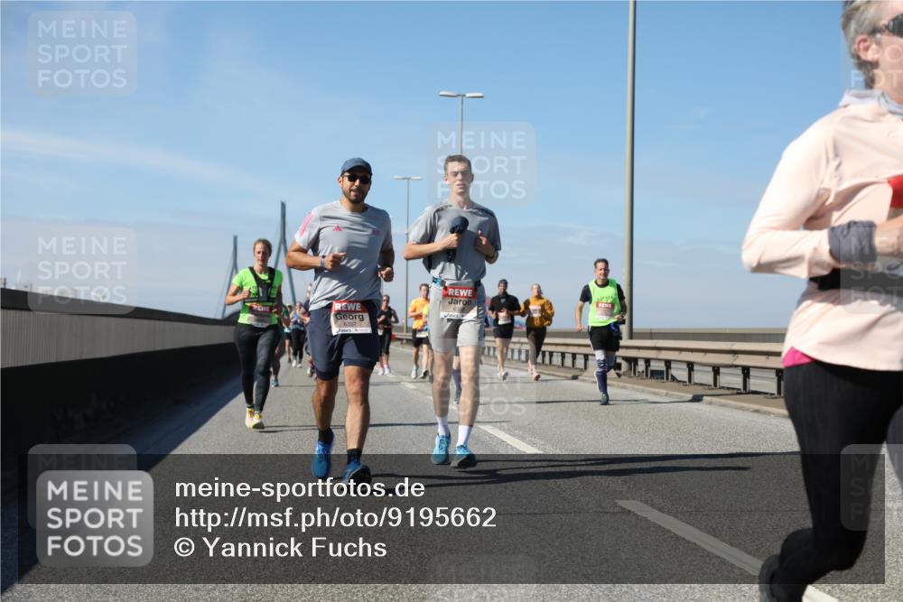 03.10.2025 - Köhlbrandbrückenlauf Yannick Fuchs http://msf.ph/oto/9195662 03.10.2025 12:00:30 Position 3 6337, 6338 meine-sportfotos.de