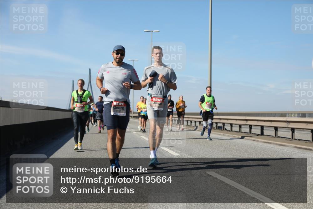03.10.2025 - Köhlbrandbrückenlauf Yannick Fuchs http://msf.ph/oto/9195664 03.10.2025 12:00:30 Position 3 6337, 77, 6338 meine-sportfotos.de