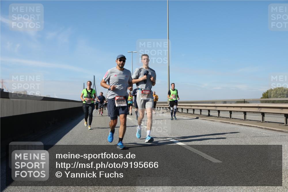 03.10.2025 - Köhlbrandbrückenlauf Yannick Fuchs http://msf.ph/oto/9195666 03.10.2025 12:00:31 Position 3 6337 meine-sportfotos.de