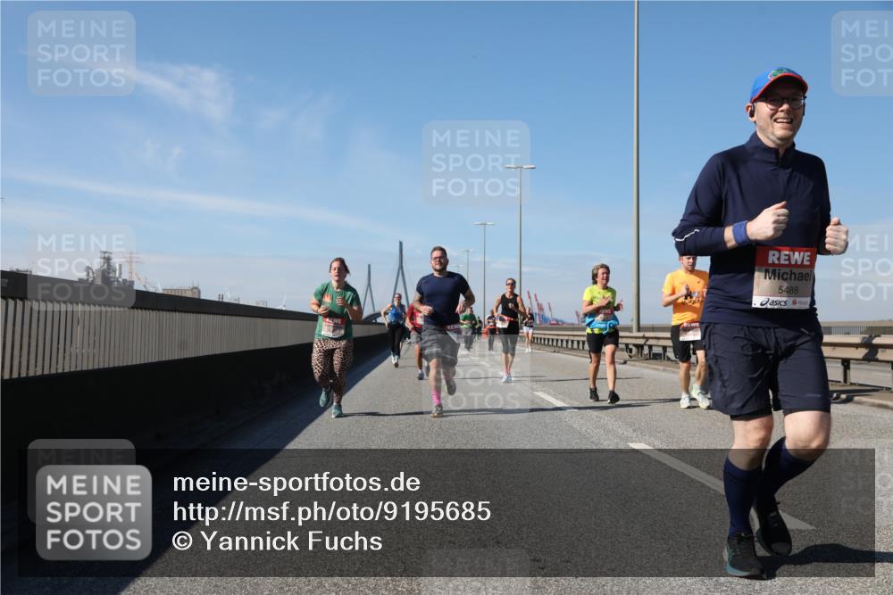 03.10.2025 - Köhlbrandbrückenlauf Yannick Fuchs http://msf.ph/oto/9195685 03.10.2025 12:00:35 Position 3 5488 meine-sportfotos.de