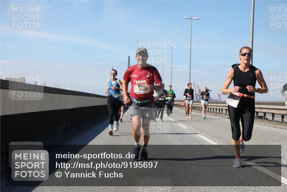 03.10.2025 - Köhlbrandbrückenlauf Yannick Fuchs http://msf.ph/oto/9195697 03.10.2025 12:00:38 Position 3 5047, 4709 meine-sportfotos.de