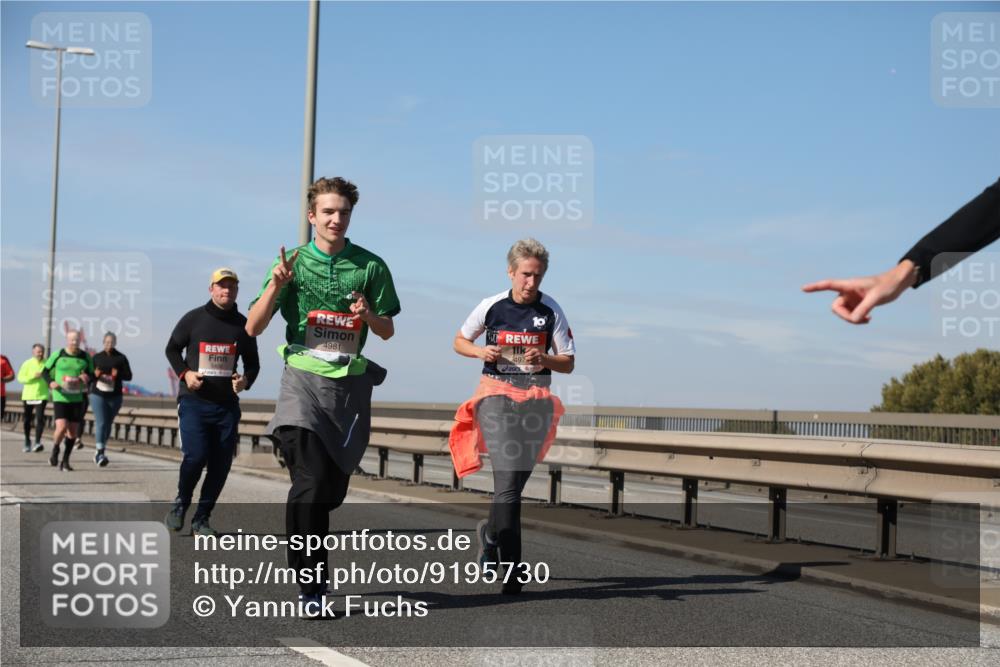 03.10.2025 - Köhlbrandbrückenlauf Yannick Fuchs http://msf.ph/oto/9195730 03.10.2025 12:00:46 Position 3 10, 4981, 1, 497 meine-sportfotos.de