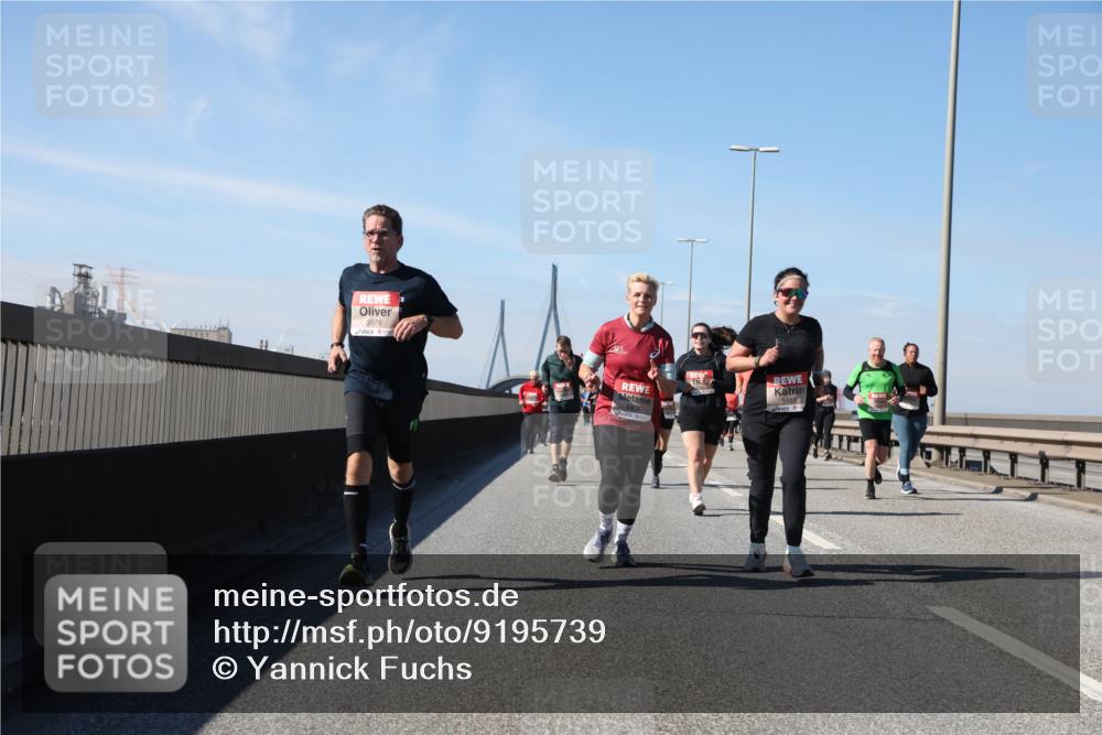 03.10.2025 - Köhlbrandbrückenlauf Yannick Fuchs http://msf.ph/oto/9195739 03.10.2025 12:00:49 Position 3 5578, 5981 meine-sportfotos.de