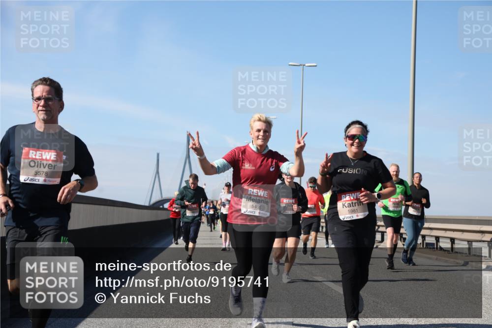 03.10.2025 - Köhlbrandbrückenlauf Yannick Fuchs http://msf.ph/oto/9195741 03.10.2025 12:00:49 Position 3 5578, 5405, 5981 meine-sportfotos.de