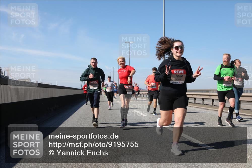 03.10.2025 - Köhlbrandbrückenlauf Yannick Fuchs http://msf.ph/oto/9195755 03.10.2025 12:00:52 Position 3 4285 meine-sportfotos.de