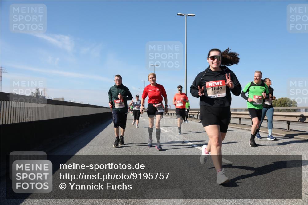 03.10.2025 - Köhlbrandbrückenlauf Yannick Fuchs http://msf.ph/oto/9195757 03.10.2025 12:00:53 Position 3 4285 meine-sportfotos.de