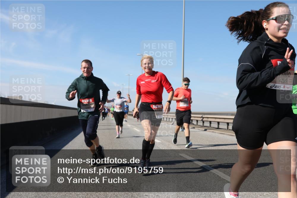 03.10.2025 - Köhlbrandbrückenlauf Yannick Fuchs http://msf.ph/oto/9195759 03.10.2025 12:00:53 Position 3 4285 meine-sportfotos.de