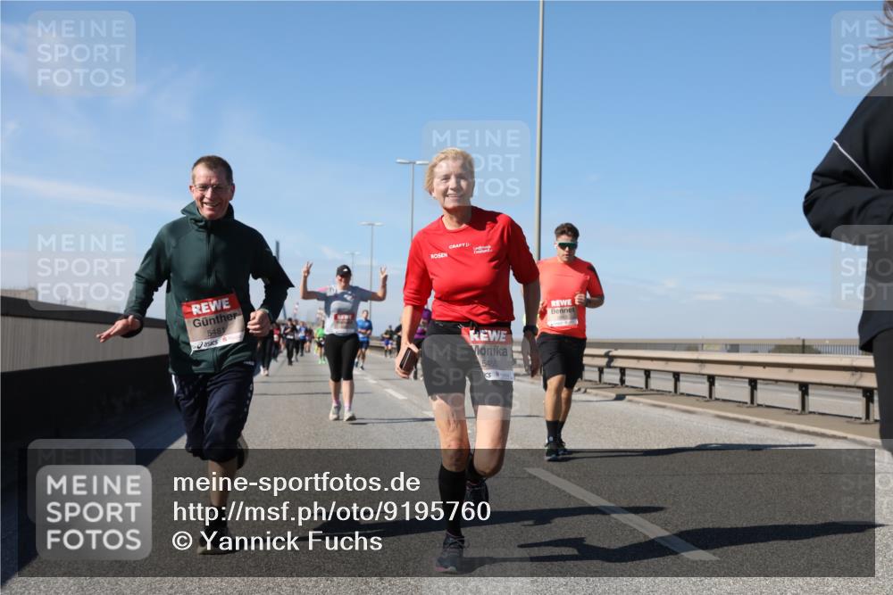 03.10.2025 - Köhlbrandbrückenlauf Yannick Fuchs http://msf.ph/oto/9195760 03.10.2025 12:00:53 Position 3 5481, 5456 meine-sportfotos.de