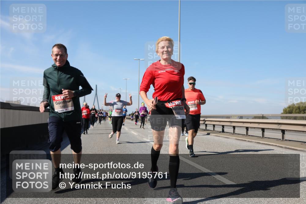 03.10.2025 - Köhlbrandbrückenlauf Yannick Fuchs http://msf.ph/oto/9195761 03.10.2025 12:00:53 Position 3 5481, 5456 meine-sportfotos.de