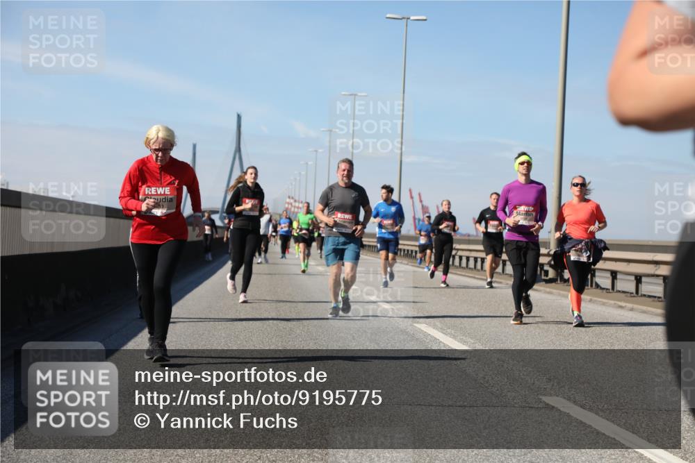 03.10.2025 - Köhlbrandbrückenlauf Yannick Fuchs http://msf.ph/oto/9195775 03.10.2025 12:00:57 Position 3  meine-sportfotos.de