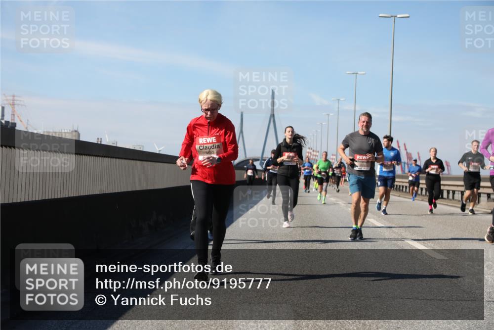03.10.2025 - Köhlbrandbrückenlauf Yannick Fuchs http://msf.ph/oto/9195777 03.10.2025 12:00:57 Position 3 4887 meine-sportfotos.de