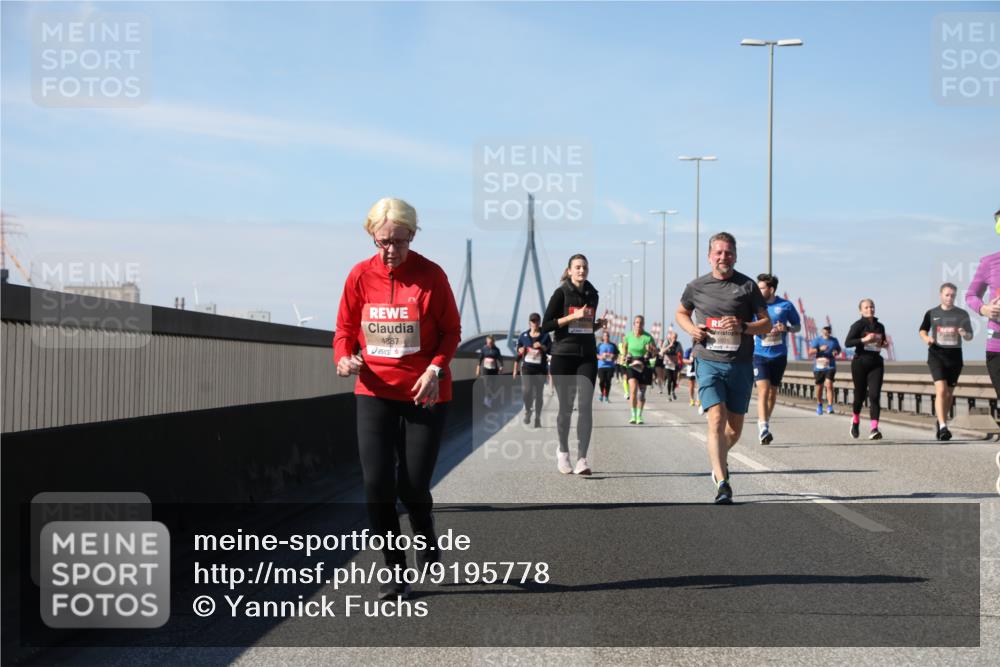 03.10.2025 - Köhlbrandbrückenlauf Yannick Fuchs http://msf.ph/oto/9195778 03.10.2025 12:00:57 Position 3 4887, 5501 meine-sportfotos.de