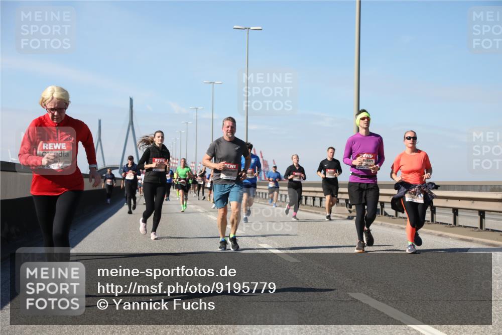 03.10.2025 - Köhlbrandbrückenlauf Yannick Fuchs http://msf.ph/oto/9195779 03.10.2025 12:00:57 Position 3  meine-sportfotos.de