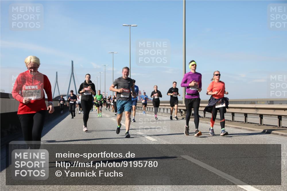 03.10.2025 - Köhlbrandbrückenlauf Yannick Fuchs http://msf.ph/oto/9195780 03.10.2025 12:00:58 Position 3 4887 meine-sportfotos.de