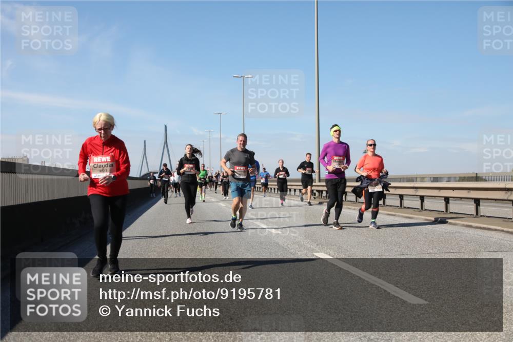 03.10.2025 - Köhlbrandbrückenlauf Yannick Fuchs http://msf.ph/oto/9195781 03.10.2025 12:00:58 Position 3 4887 meine-sportfotos.de