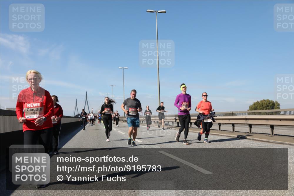 03.10.2025 - Köhlbrandbrückenlauf Yannick Fuchs http://msf.ph/oto/9195783 03.10.2025 12:00:58 Position 3 4887 meine-sportfotos.de