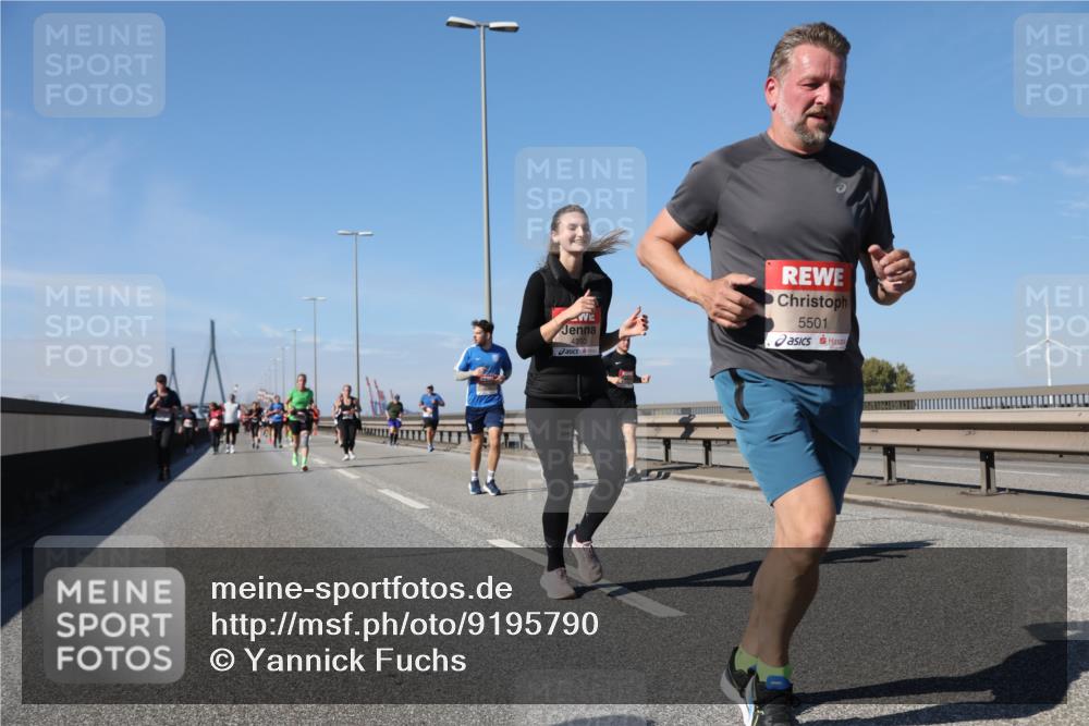 03.10.2025 - Köhlbrandbrückenlauf Yannick Fuchs http://msf.ph/oto/9195790 03.10.2025 12:01:01 Position 3 4350, 5501 meine-sportfotos.de