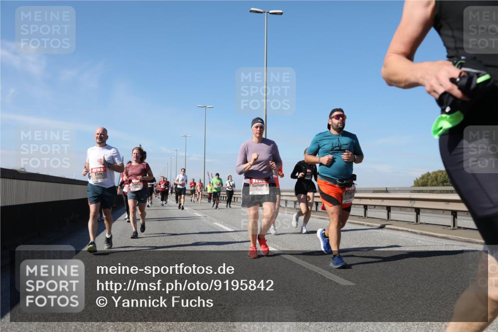 03.10.2025 - Köhlbrandbrückenlauf Yannick Fuchs http://msf.ph/oto/9195842 03.10.2025 12:01:16 Position 3  meine-sportfotos.de