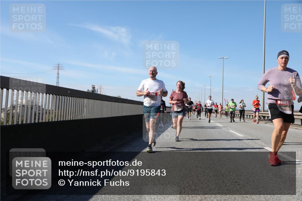 03.10.2025 - Köhlbrandbrückenlauf Yannick Fuchs http://msf.ph/oto/9195843 03.10.2025 12:01:16 Position 3 925 meine-sportfotos.de