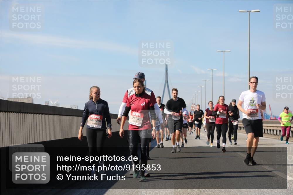 03.10.2025 - Köhlbrandbrückenlauf Yannick Fuchs http://msf.ph/oto/9195853 03.10.2025 12:01:19 Position 3 4465, 5081 meine-sportfotos.de