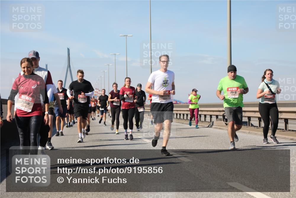 03.10.2025 - Köhlbrandbrückenlauf Yannick Fuchs http://msf.ph/oto/9195856 03.10.2025 12:01:20 Position 3 5081, 5235, 4589 meine-sportfotos.de