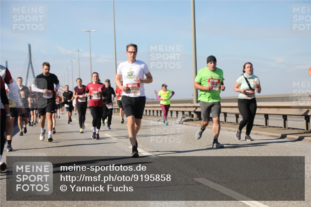 03.10.2025 - Köhlbrandbrückenlauf Yannick Fuchs http://msf.ph/oto/9195858 03.10.2025 12:01:20 Position 3 235 meine-sportfotos.de