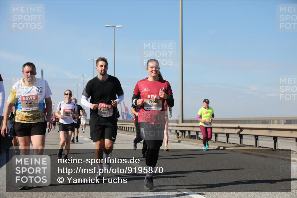 03.10.2025 - Köhlbrandbrückenlauf Yannick Fuchs http://msf.ph/oto/9195870 03.10.2025 12:01:23 Position 3 4200, 4589, 6703 meine-sportfotos.de