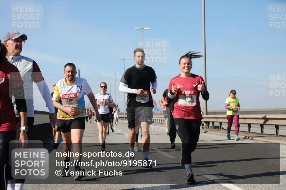 03.10.2025 - Köhlbrandbrückenlauf Yannick Fuchs http://msf.ph/oto/9195871 03.10.2025 12:01:23 Position 3 4200, 4589, 6703 meine-sportfotos.de