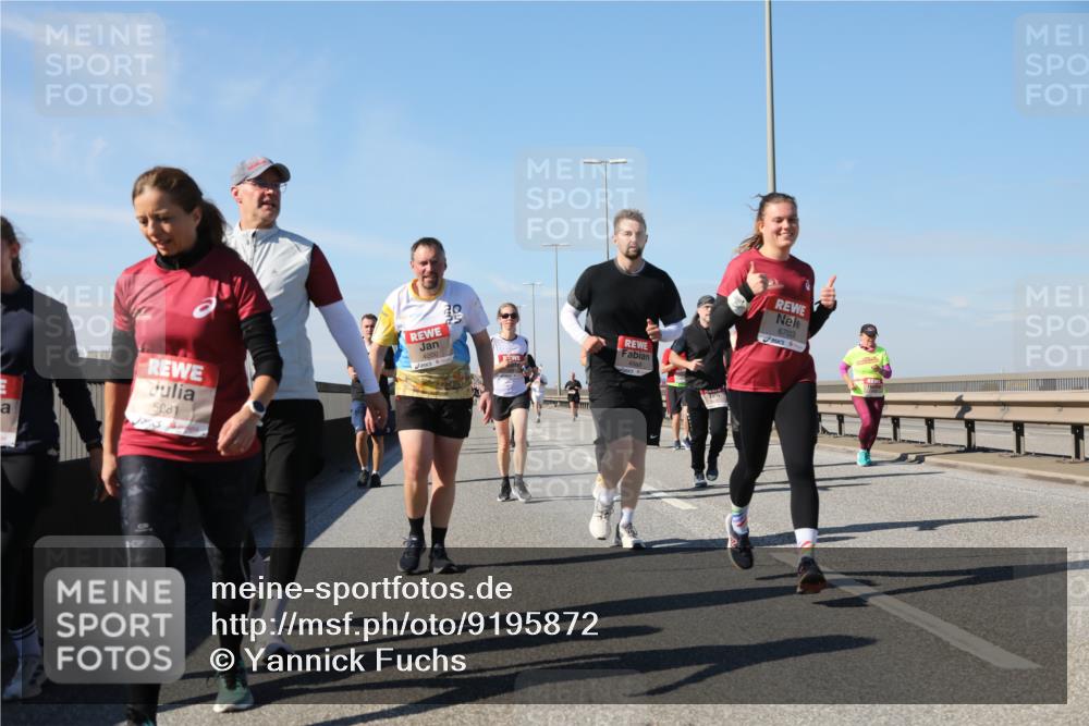 03.10.2025 - Köhlbrandbrückenlauf Yannick Fuchs http://msf.ph/oto/9195872 03.10.2025 12:01:23 Position 3 5081, 4200, 4569, 6703 meine-sportfotos.de