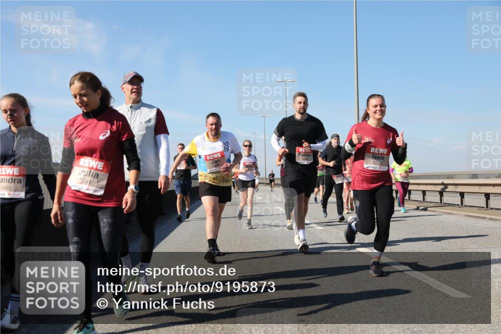 03.10.2025 - Köhlbrandbrückenlauf Yannick Fuchs http://msf.ph/oto/9195873 03.10.2025 12:01:23 Position 3 4465, 5081, 4589, 6703 meine-sportfotos.de