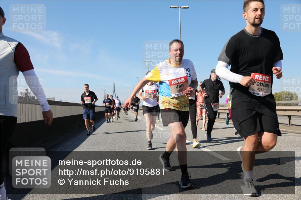 03.10.2025 - Köhlbrandbrückenlauf Yannick Fuchs http://msf.ph/oto/9195881 03.10.2025 12:01:25 Position 3 4200, 4589 meine-sportfotos.de