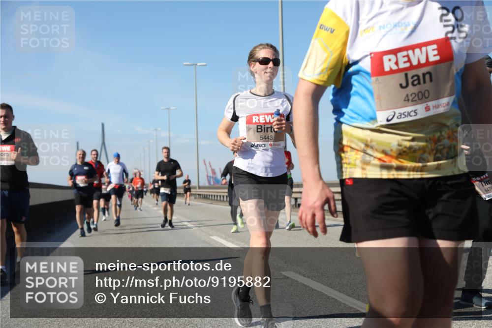 03.10.2025 - Köhlbrandbrückenlauf Yannick Fuchs http://msf.ph/oto/9195882 03.10.2025 12:01:26 Position 3 5443, 20, 4200, 6475 meine-sportfotos.de