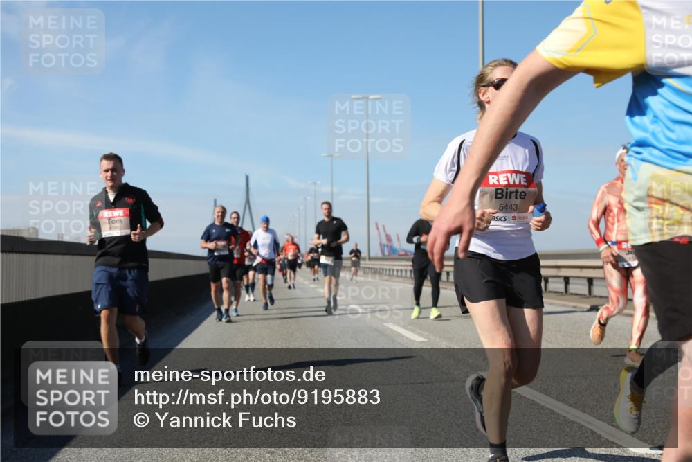 03.10.2025 - Köhlbrandbrückenlauf Yannick Fuchs http://msf.ph/oto/9195883 03.10.2025 12:01:26 Position 3 5443 meine-sportfotos.de