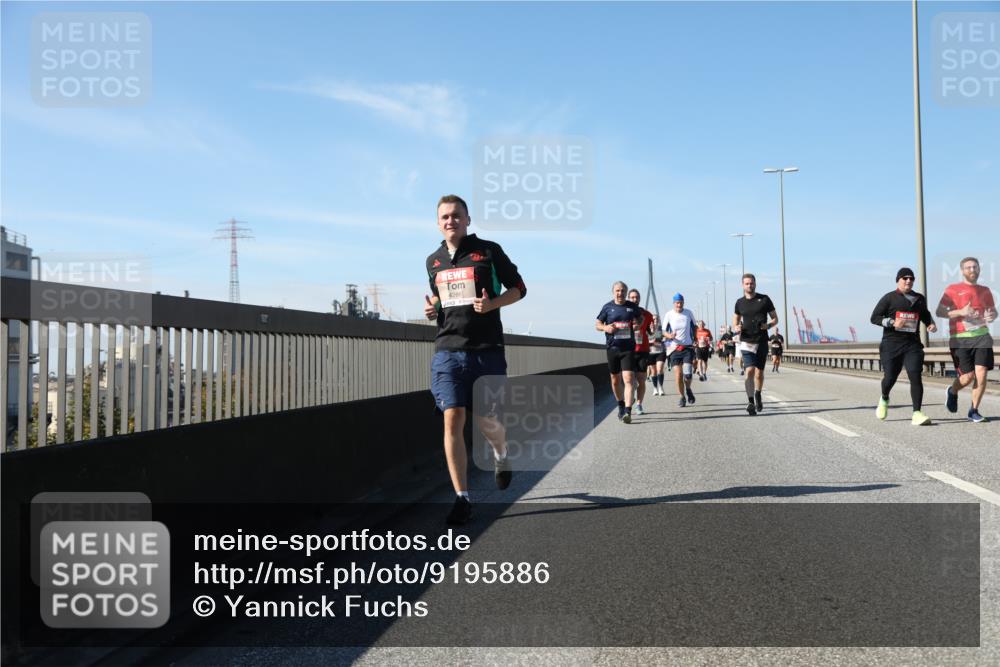 03.10.2025 - Köhlbrandbrückenlauf Yannick Fuchs http://msf.ph/oto/9195886 03.10.2025 12:01:27 Position 3 4286 meine-sportfotos.de
