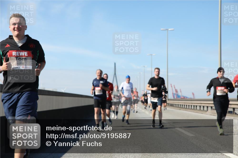 03.10.2025 - Köhlbrandbrückenlauf Yannick Fuchs http://msf.ph/oto/9195887 03.10.2025 12:01:27 Position 3 4286 meine-sportfotos.de