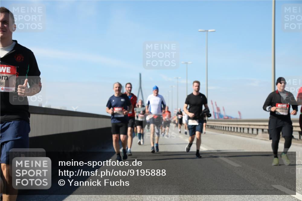 03.10.2025 - Köhlbrandbrückenlauf Yannick Fuchs http://msf.ph/oto/9195888 03.10.2025 12:01:27 Position 3 36 meine-sportfotos.de