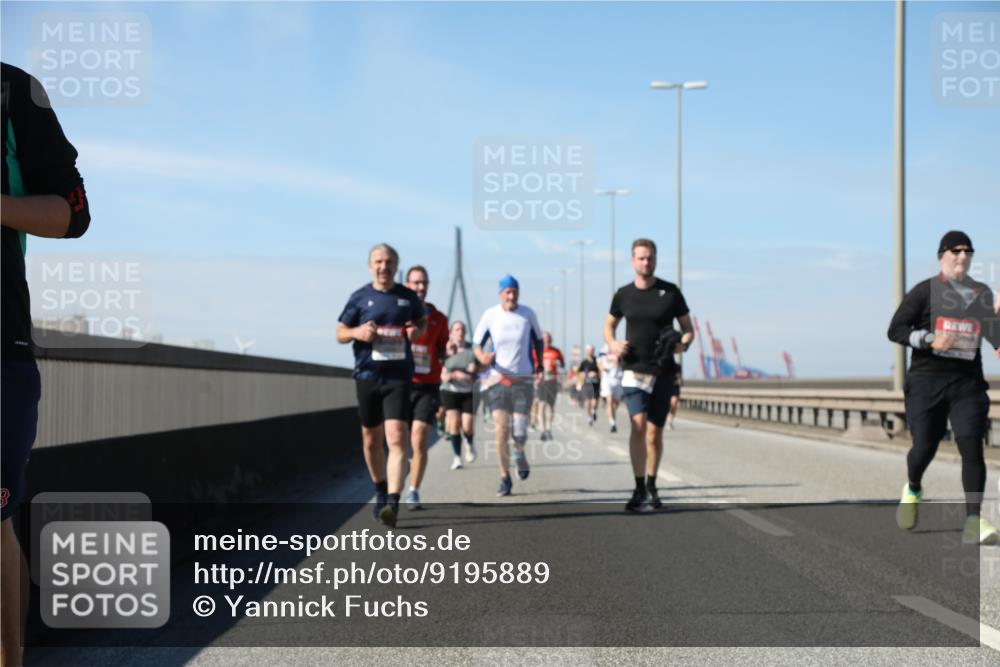 03.10.2025 - Köhlbrandbrückenlauf Yannick Fuchs http://msf.ph/oto/9195889 03.10.2025 12:01:27 Position 3 111, 5 meine-sportfotos.de